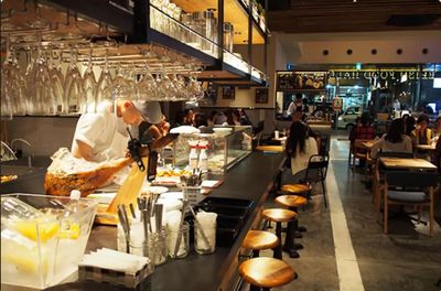 网红美食广场 新标杆购物中心的餐饮新宠