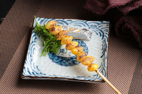 香辣肥肠鸡 中国菜系的经典风味与餐饮素材应用